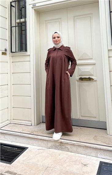 Длинная абая с воротником и ремнем из хлопка, цвет - насыщенный коричневый, размеры 38-46 - фото 1