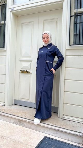 Длинная абая с карманами, рядом с кнопками из хлопка, синяя, доступные размеры 38-46 - фото 4