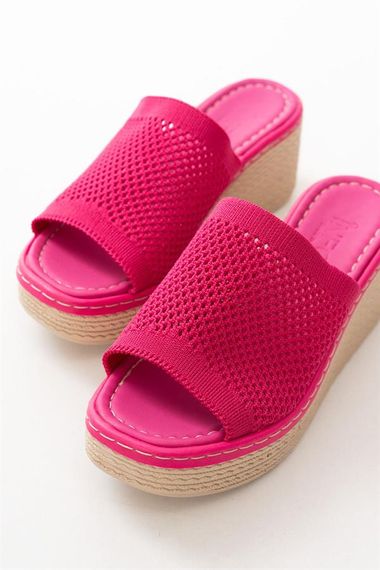 صندل نسائي أورثوبيك بكعب مملوء يومي فوشيا بارتفاع 6 سم وقاعدة 2.5 سم تصنيع محلي 100% يدوي - صورة 5