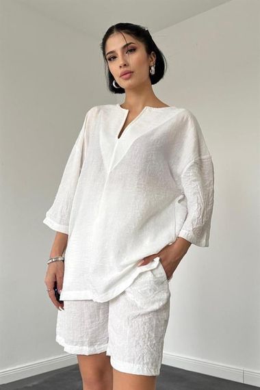 Beyaz Şort Ve Üst Takım - صورة 2