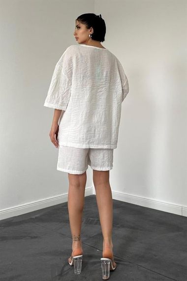 Beyaz Şort Ve Üst Takım - صورة 3