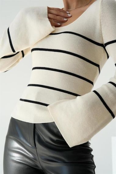 İspanyol Kol Çizgili Kazak - Açık Krem-Siyah - صورة 3