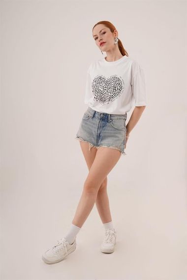 Kalp Baskılı Crop Beyaz Tişört - fotoğraf 2