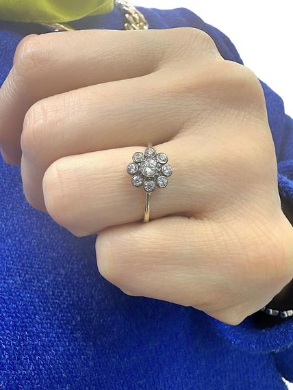 Элегантное и стильное золотое кольцо высочайшего качества с бриллиантом - фото 3