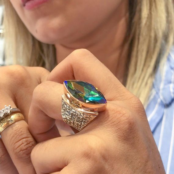 Срібний автентичний перстень з натуральним каменем містик топаз, ручна робота, 925 проба, 13 г, можливий вибір розміру - фото 1