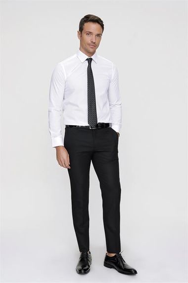 Чоловіча біла сорочка Slim Fit з жорстким коміром та довгими рукавами - фото 2