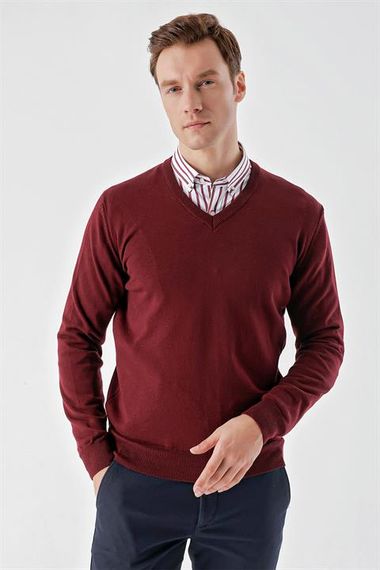 ملابس تريكو مريحة للرجال من Morven بلون أحمر داكن أساسية ورقبة على شكل حرف V ومقاس ديناميكي - صورة 2