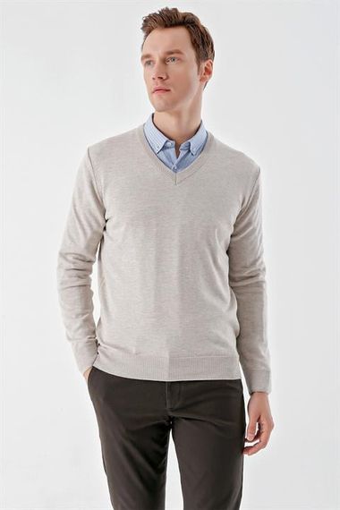 Мужской бежевый базовый трикотаж с V-образным вырезом и динамичной посадкой - фото 1