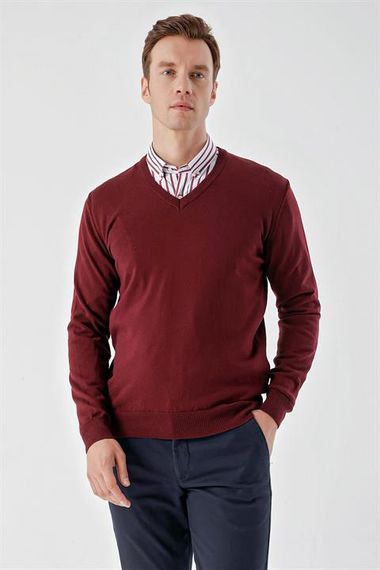 ملابس تريكو مريحة للرجال من Morven بلون أحمر داكن أساسية ورقبة على شكل حرف V ومقاس ديناميكي - صورة 1