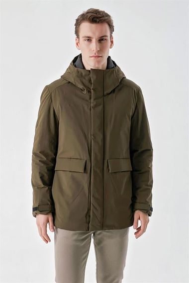 Мужская куртка Morven хаки с капюшоном, динамичной посадкой, выполненная из 100% полиэстера, застежка на кнопки и молнии - фото 2
