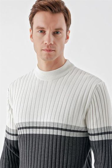 Мужской антрацитовый свитер с панелями, воротником-бато и динамичным облегающим кроем, 50% хлопок, 50% акрил, длинный рукав - фото 4