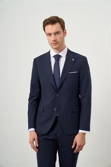 بدلة Morven الرجالية من الصوف باللون الأزرق الداكن والبلاتينيوم ونمط سادة بقصة ضيقة وياقة مدببة - صورة 2