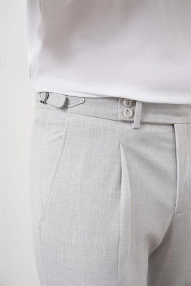 Чоловічі сірі полівісконні спортивні брюки з принтом, Slim Fit, з боковими кишенями - фото 4