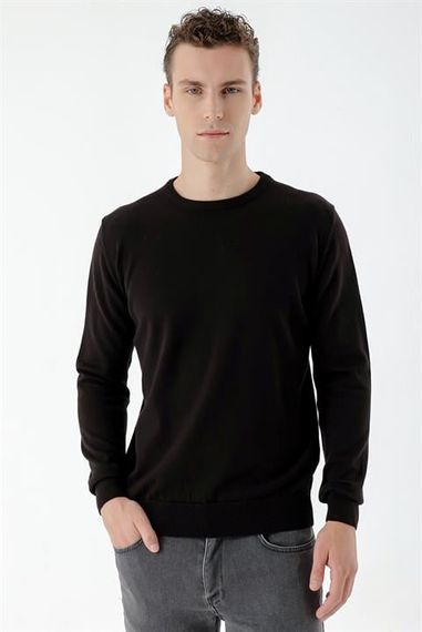 Мужской черный базовый трикотаж с круглым вырезом Dynamic Fit свободного кроя - фото 1