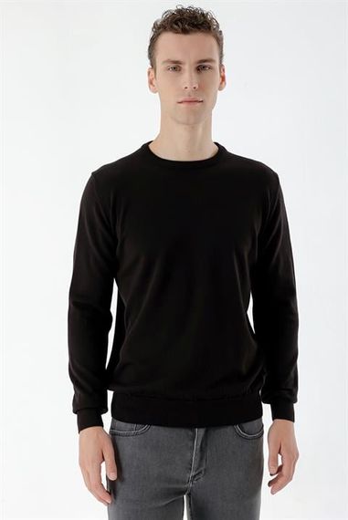 Мужской черный базовый трикотаж с круглым вырезом Dynamic Fit свободного кроя - фото 3