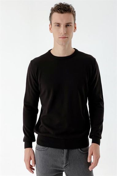 Мужской черный базовый трикотаж с круглым вырезом Dynamic Fit свободного кроя - фото 2