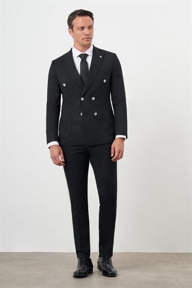 Мужской черный поливискозный стильный пиджак slim fit с острым воротником и двойным разрезом - фото 2