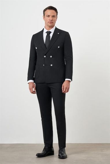 Мужской черный поливискозный стильный пиджак slim fit с острым воротником и двойным разрезом - фото 4