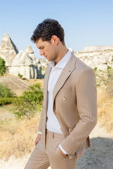 Мужская куртка с открытым каштановым цветом, приталенный крой, острые лацканы, карманы, без подкладки, двойные разрезы, размеры 44-54 - фото 2