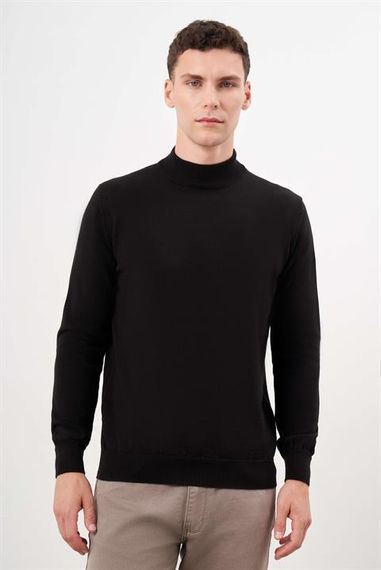 Мужской черный базовый трикотажный свитер полуполо Dynamic Fit свободного кроя - фото 1