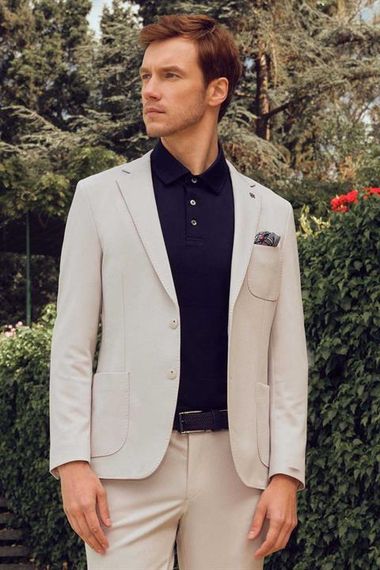 بدلة رجالية رمادية بأزرار بلون موحد وتصميم عصري بستايل ضيق من مرفن مصنوع من البوليستر والفيكسون. - صورة 2