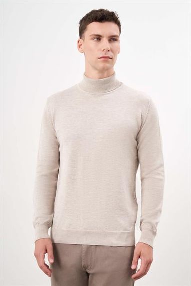 Чоловічий бежевий базовий светр з високим коміром, динамічна посадка, вільний крій, 50% бавовна, 50% акрил, довгий рукав - фото 3