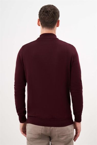 كنزة رجالية كاجوال بولو نصف زين برباط دايناميك فيت باللون العنابي الداكن مصنوعة من 50% قطن و50% أكريليك - صورة 5