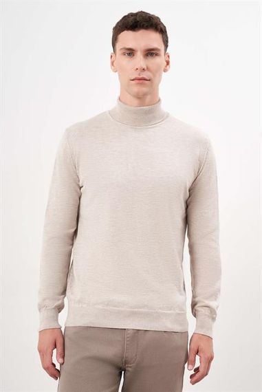 Чоловічий бежевий базовий светр з високим коміром, динамічна посадка, вільний крій, 50% бавовна, 50% акрил, довгий рукав - фото 1