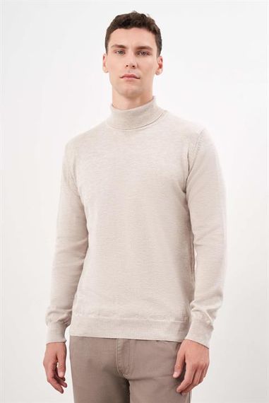 Чоловічий бежевий базовий светр з високим коміром, динамічна посадка, вільний крій, 50% бавовна, 50% акрил, довгий рукав - фото 2