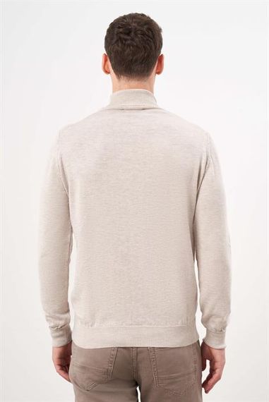 Чоловічий бежевий базовий светр з високим коміром, динамічна посадка, вільний крій, 50% бавовна, 50% акрил, довгий рукав - фото 5