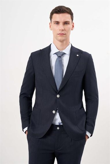 Чоловічий синій полівіскозний костюм зі струнким кроєм та одною гудзиковою такожкою - фото 2
