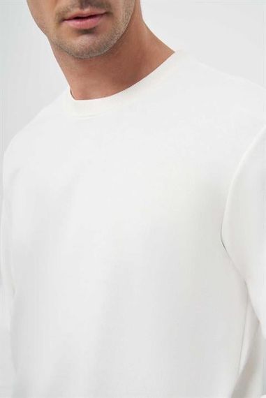 Оригінальний чоловічий білий базовий светр з круглим вирізом, динамічний фасон, 65% бавовна, 35% поліестер, без кишень, довгий рукав - фото 3