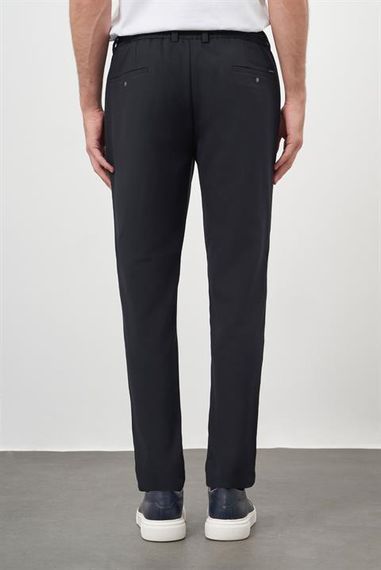 Мужские трендовые темно-синие джоггеры с тонкой посадкой и боковыми карманами - фото 5