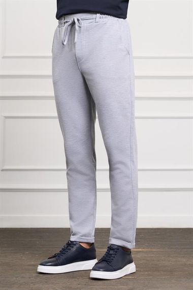 Чоловічі сірі штани-джоггери Slim Fit з еластичним поясом, боковими кишенями, без підкладки для щоденного використання - фото 2