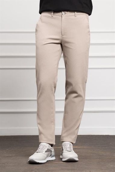 Morven Erkek Bej Dynamic Fit Rahat Kesim Chino Pantolon - фото 1