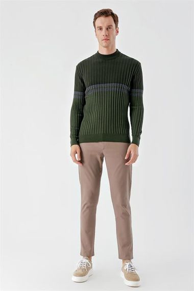 Мужской свитер Хаки с динамичной посадкой и воротником-таблетка из 50% хлопка и 50% акрила, длинные рукава, удобный крой - фото 5