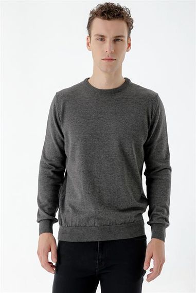Мужской фюме базовый свитер с круглым вырезом Dynamic Fit удобного кроя - фото 2