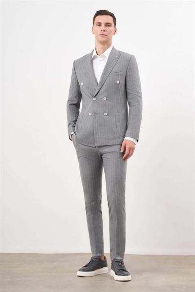 Мужской серый поливискозный трендовый приталенный костюм с острым воротником - фото 5