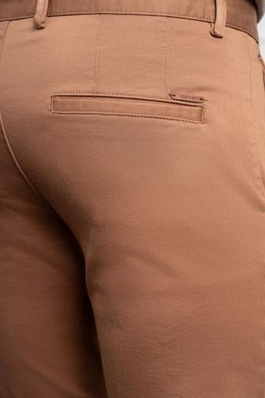 Morven Erkek Camel Slim Fit Dar Kesim Chino Pantolon - صورة 4