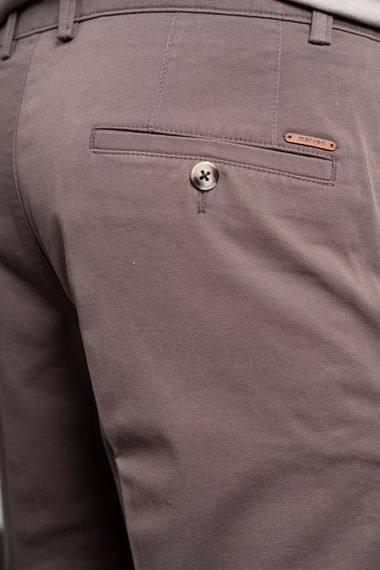 Morven Erkek KAHVE Dynamic Fit Chino Pantolon - صورة 4