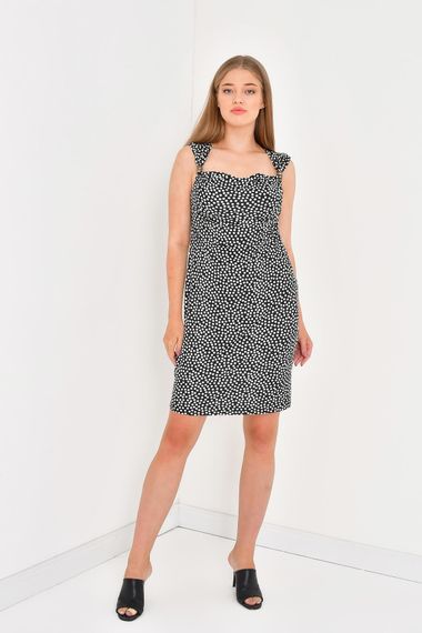 Черное платье в горох большого размера, без рукавов, с вырезом лодочка, вязаное, со средней плотностью, состав 96% вискоза, 4% эластан - фото 4