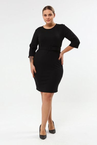 Чорна сукня з поясом больших розмірів, короткими рукавами, виготовлена з трикотажу, здатна підкреслити ваш стиль та комфорт - фото 1