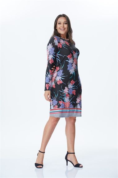 Резинка с рисунком для полных женщин, цвет черный, стандартный крой, длинные рукава, состав: 96% вискоза, 4% эластан, длина до колен - фото 1