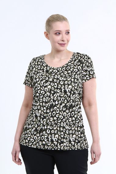 Футболка великих розмірів з круглим вирізом, коротким рукавом та яскравим малюнком, 100% поліестер, довжина 74 см, колір: хакі - фото 2