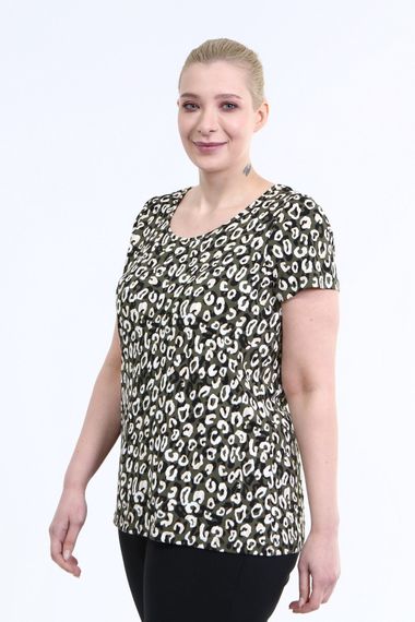 Футболка великих розмірів з круглим вирізом, коротким рукавом та яскравим малюнком, 100% поліестер, довжина 74 см, колір: хакі - фото 3