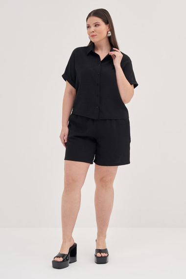 بلوزة قصيرة الأكمام بأحجام كبيرة، تصميم مريح، قماش بوليستر بنسبة 100%، لونها أسود، مثالية للإطلالات العصرية - صورة 2
