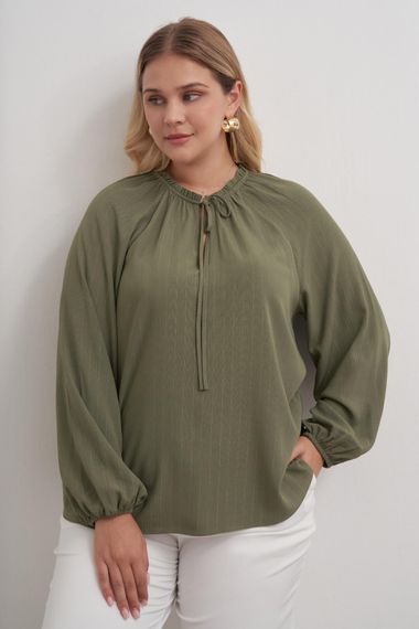 Блестящая блуза с шнуровкой больших размеров, цвет хаки, размеры 40-54 - фото 3