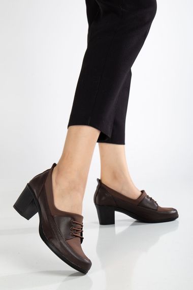 Жіночі коричневі шкіряні туфлі на підборах Ovis з 6 см підбором, зручні та стильні, підходять на повсякденне використання, стійкі до холоду - фото 1
