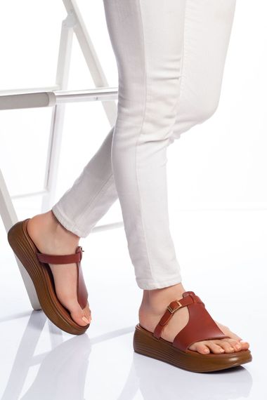 Сандалі Cora з натуральної шкіри, колір: коричневий, підошва: поліуретан, висота підошви: 5 см, розміри: 36-40 - фото 2