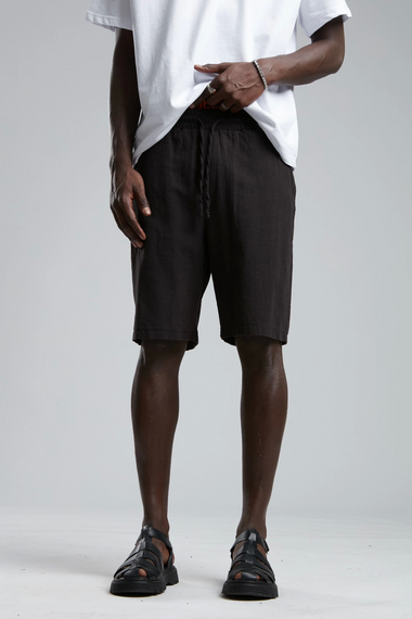 شورت كتان رجالي بأسفل مرن - أسود، متوفر بمقاسات S، M، L، XL، XXL - صورة 1